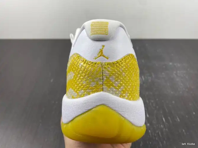 1st Kicks Shoes Snakeskin Air Jordan Low Yellow WMNS AH7860-107 11 0518